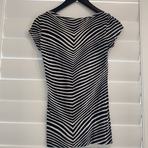Club Monaco zebra print scoop neck tee. Size Small - Picture 6 of 7